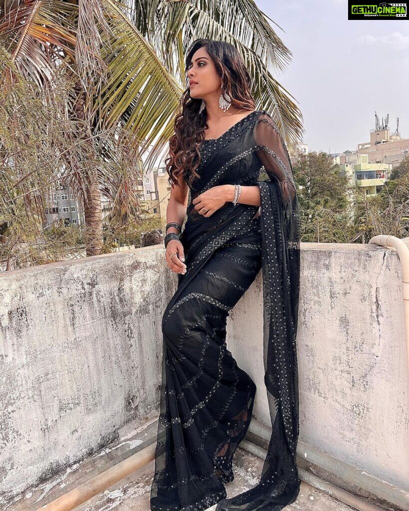 Vithika Sheru Instagram - Do It Because It Makes You Happy 🖤 Saree - @varunchakkilam M&H - @nicenailsbabyhyderabad Earrings - @alluringaccessories.a2