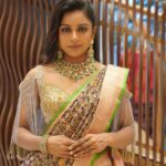 Vithika Sheru Instagram - When U Drape A Saree My Confidence Is In Next Level ❤️ Who Else Feels The Same Way ? M&H - @nicenailsbabyhyderabad Styled by @rishi_chowdary Saree @kalamandirroyale Blouse @r.for.rupamani Jewellery @shriyeras_jewels