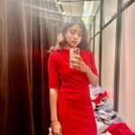 Vithika Sheru Instagram - Random Trail Room Picture 😍❤️ Happy Weekend Besties