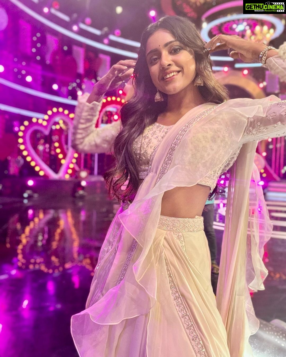 Vithika Sheru Instagram - In World Where You Can Be Anything Be Kind 💝 Outfit - @varunchakkilam M&H - @nicenailsbabyhyderabad