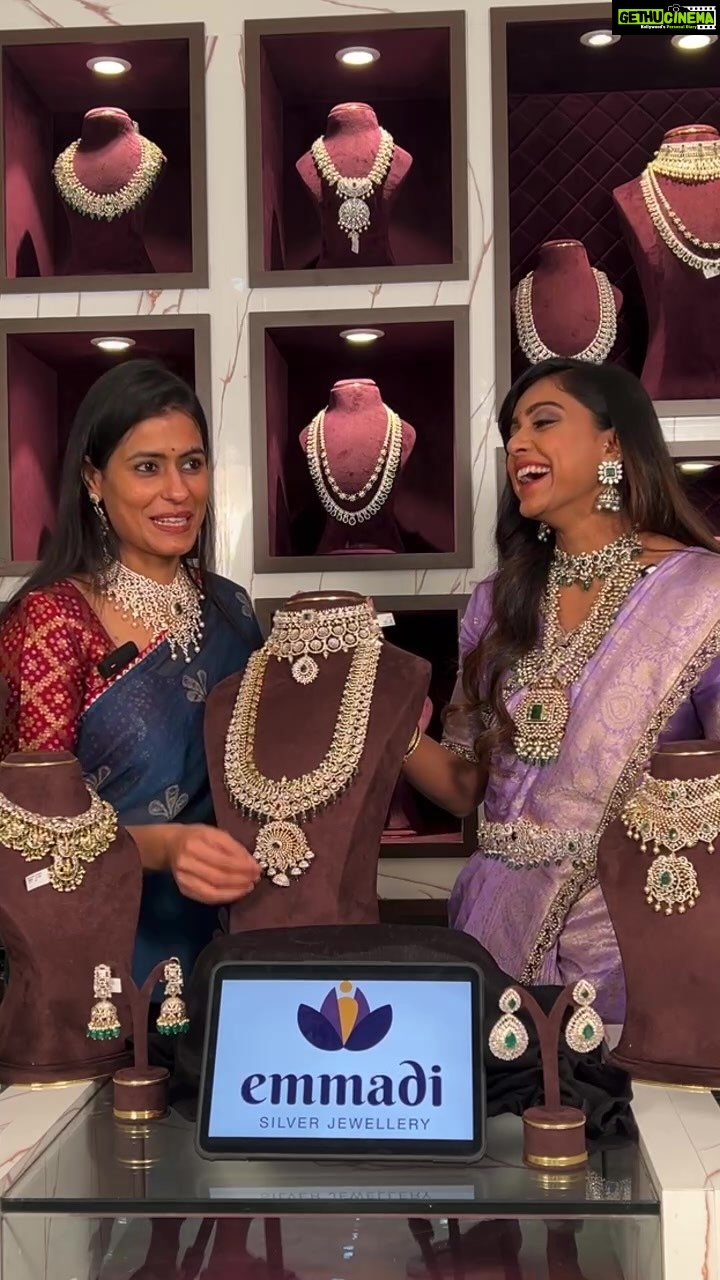Vithika Sheru Instagram - @emmadi_silver_jewellery Is Opening India’s Largest Bridal Silver Jewellery Showroom In Kukatpally On 14th March. They are back with their give away contest. participate and win VADDANAM worth ONE LAKH rupees. For More Details Follow @emmadi_silver_jewellery #emmadisilverjewellery #glamupwithemmadi