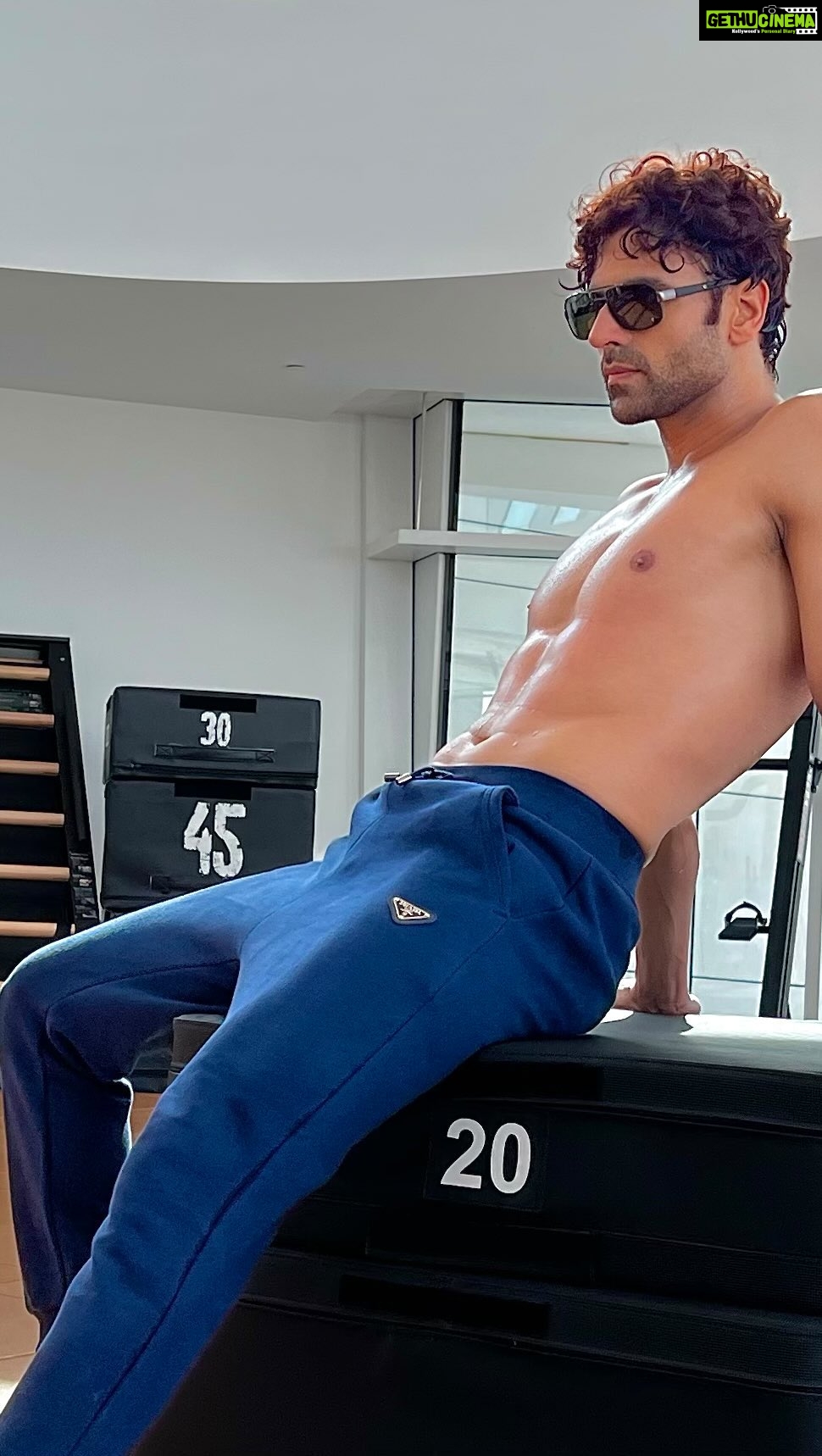 Vivek Dahiya Instagram - There will be phases in your life where you feel dejected either because you haven’t levelled your expectation from yourself or because of the people who bully or unknowingly affect you negatively or challenge your identity. These are what I like to refer to as “the power moments/phases” of your life. Use them. You only come out stronger when hit your lowest. Greatness is never achieved within your comfort.