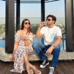 Vivek Dahiya Instagram - Tourists are us :) @pickyourtrail @fsdubaidifc #Pickyourtrail #HasslefreeHolidays #LetsPYT #FSDubaiDIFC #FourSeasons #FSCityEscape Four Seasons Hotel DIFC