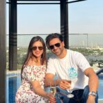 Vivek Dahiya Instagram - Tourists are us :) @pickyourtrail @fsdubaidifc #Pickyourtrail #HasslefreeHolidays #LetsPYT #FSDubaiDIFC #FourSeasons #FSCityEscape Four Seasons Hotel DIFC