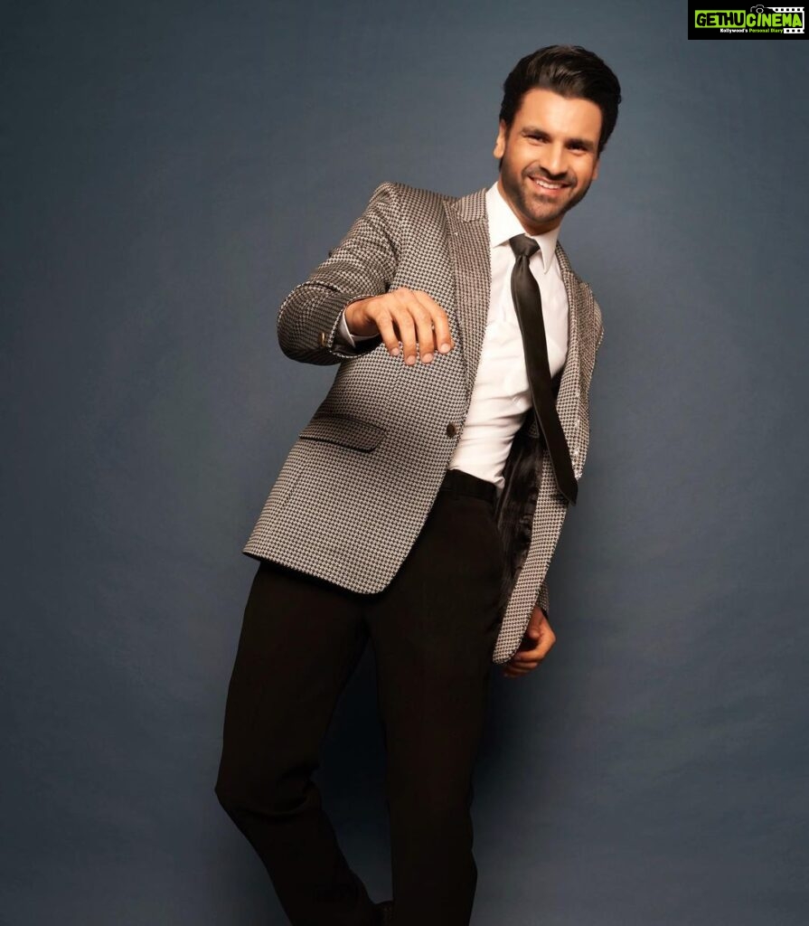 Vivek Dahiya Instagram - “A man should look as if he has bought his clothes with intelligence, put them on with care and then forgotten all about them.” – Hardy Amies Suit by @pankysoni