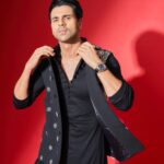 Vivek Dahiya Instagram - About last night. Styled by: @stylebysugandhasood × @teamsugandhasood Assisted by: @styleitupwithmicheala Outfit: @theblues.sehgalbros