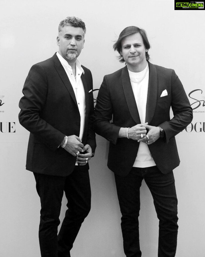 Vivek Oberoi Instagram - The #Solitario boys at the “Si” by @solitariodiamonds x @voguespain launch Make your #shesaidyes moment special with Si💍 #vogue #bollywood #diamonds