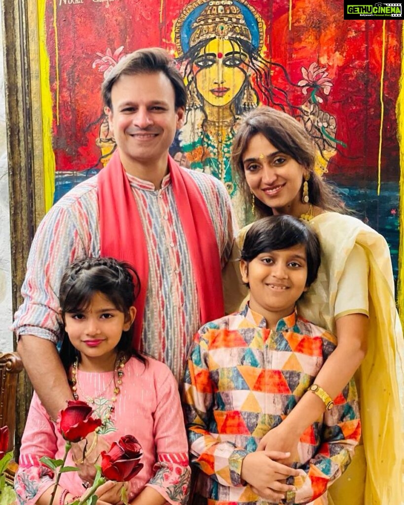 Vivek Oberoi Instagram - My love, light and prosperity, all in one frame✨ #diwali #family #home