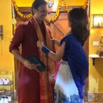 Vivek Oberoi Instagram - दिल से आप और आपके परिवार को दीपावली की शुभकामनाएं🤗 Just like our Lord Ram who brought light ✨by defeating the dark, may this festival bring you peace, light and warmth to move forward. From my family to yours, a #happydiwali 🪔🧡 #diwali #festival #diwalidecorations #family