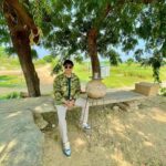 Vivek Oberoi Instagram - खम्मा घन्नी राजस्थान 🙏🏻 Had a wonderful time staying at one of my dear friend’s boutique hotel @brijlakshmansagar in the interiors of the breathtaking and rustic beauty of #Rajasthan #travel #travelgram #travelphotography
