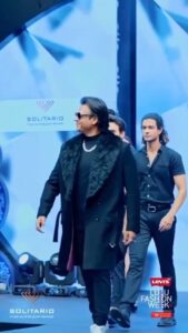 Vivek Oberoi Instagram - Wearing more than just a sparkle ✨on my hands with @solitariodiamonds , an ode to thoughtful extravagance💎 Ethically made and proudly worn🫶🏻 Costume and style by @aespenethnic and @krishna_singha_roy for @lulufashionweek_ind #bollywood #reelsinstagram #reels