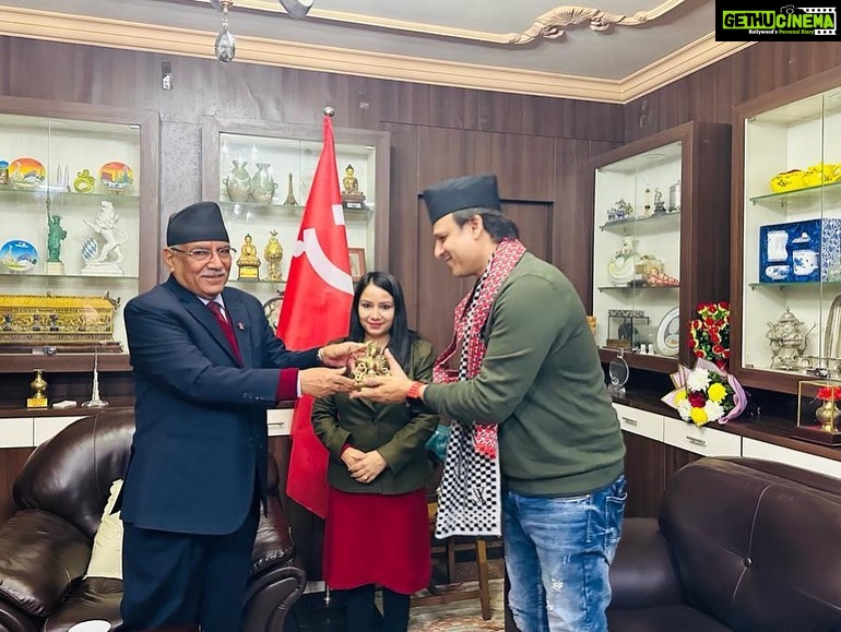 Vivek Oberoi Instagram - Kindness makes people beautiful ❤️ Had the honour of meeting the ever so warm; former Prime Minister of Nepal, Shri Pushpa Kamal Dahal who’s popularly known as Prachanda 🙏🏻 Thank you sir for having us and giving us so much respect, warmth and love 🙏🏻 #nepal #pushpakamaldahal #prachanda #potd #nepaldiaries #sureshoberoi