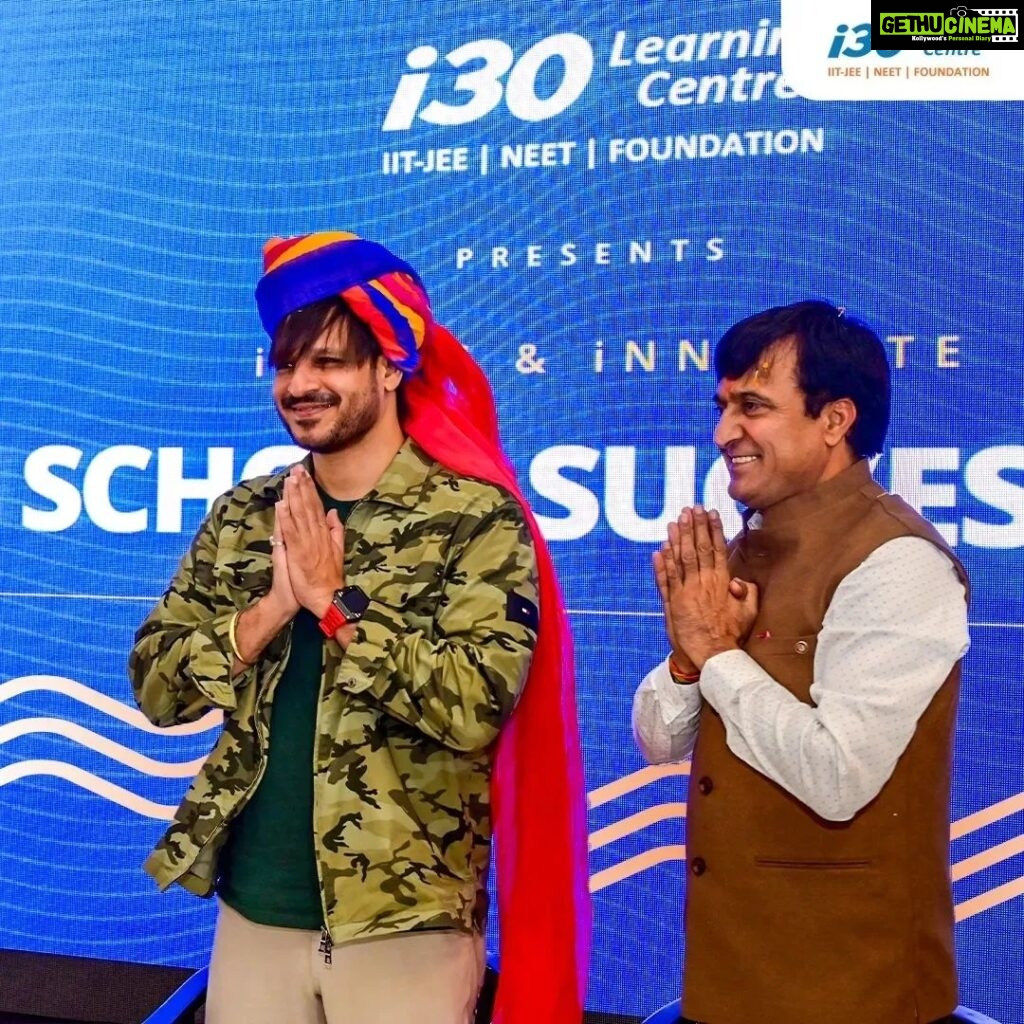 Vivek Oberoi Instagram - The Zero2Maker app was successfully launched during the event Impulse organized in collaboration with i30. Our guests talked about their personal experiences and how important i30 has been in each student's career development. . . #blendedlearning #blendED #i30learningcentre #foundation #coachingclasses #competitiveexamcoaching