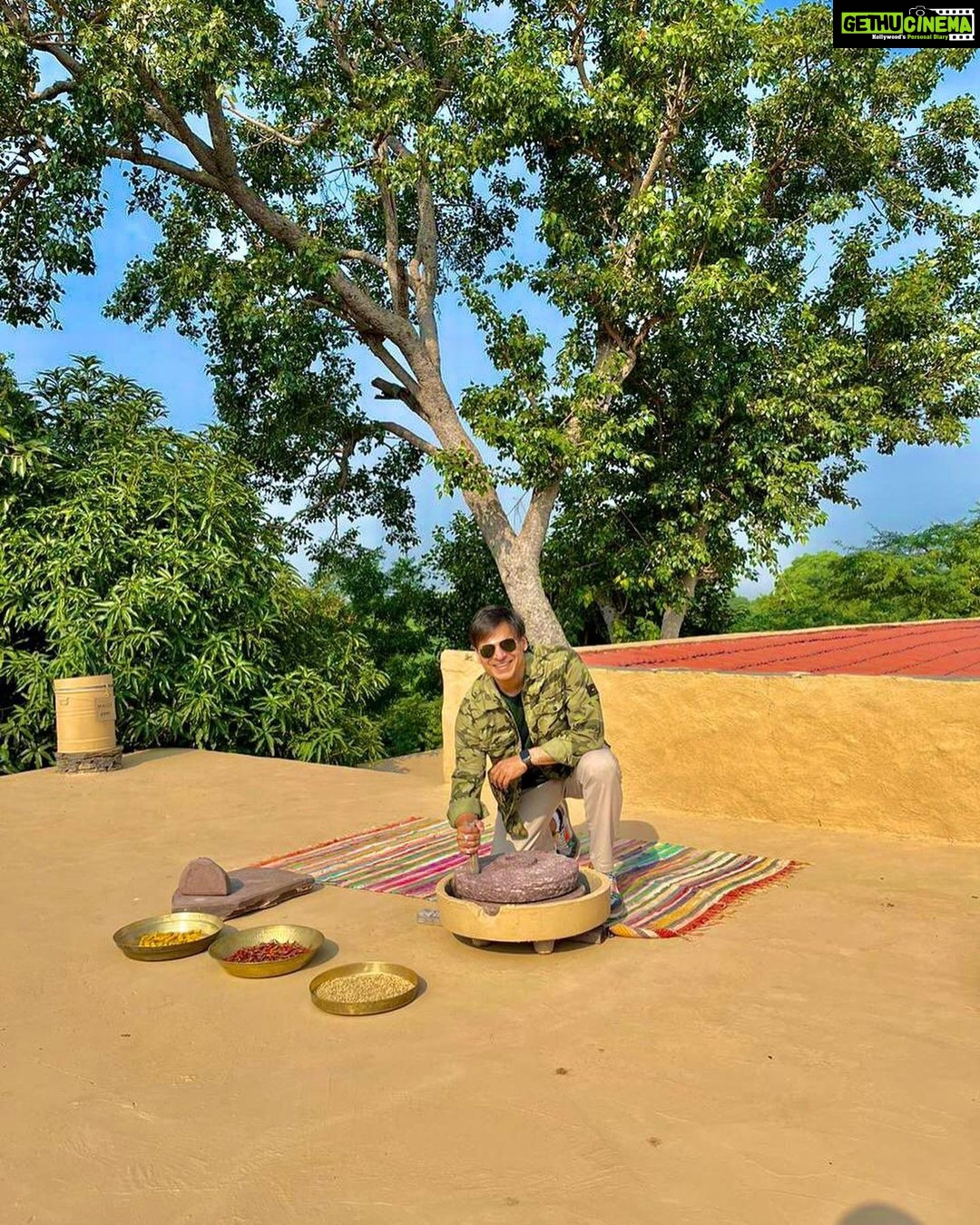 Vivek Oberoi Instagram - खम्मा घन्नी राजस्थान 🙏🏻 Had a wonderful time staying at one of my dear friend’s boutique hotel @brijlakshmansagar in the interiors of the breathtaking and rustic beauty of #Rajasthan #travel #travelgram #travelphotography