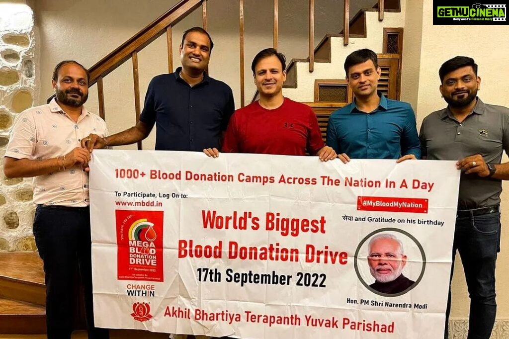 Vivek Oberoi Instagram - Here’s wishing our honourable Prime minister @narendramodi a very Happy Birthday and a long, healthy life. May you continue to selflessly serve and guide our great nation. जय हिंद । @mansukhmandviya #narendramodi #jaihind #blooddonation