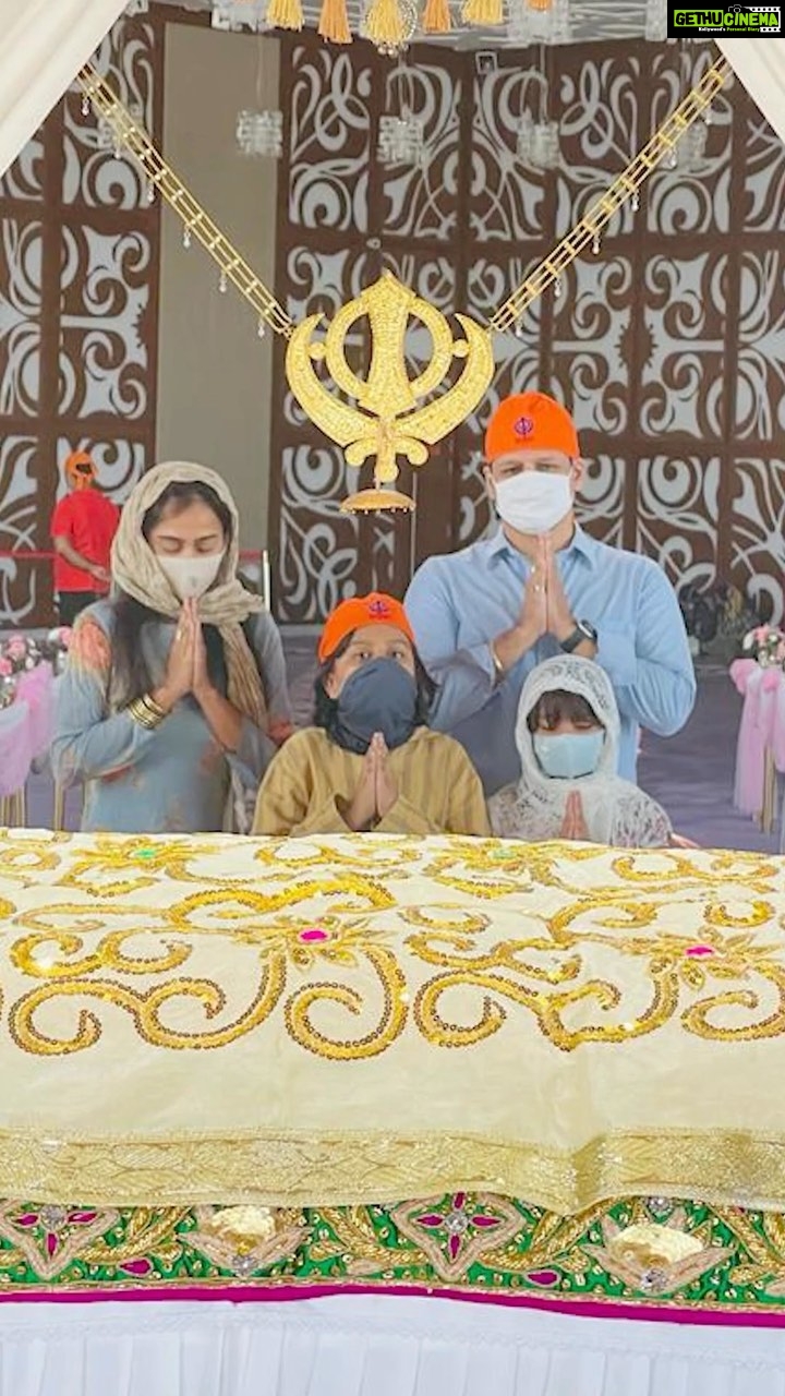 Vivek Oberoi Instagram - Nothing feels better than thisโจ๐ Starting off a new year of my life on a blissful note.. Grateful for all the blessings and also the wonderful team at Guru Nanak Darbar and @hindutempledubai which is set to have its grand opening in October ! Grateful for all the love of my fans, my beautiful family and my loved ones ๐ #Birthday #reels #Birthdayreel #reelsinstagram