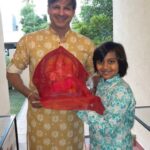 Vivek Oberoi Instagram – गणपति बप्पा मोरया । 

Welcoming the feeling of pure bliss, joy and happiness this #GaneshChaturthi. ✨

May Lord Ganesha shower his blessings on us 🙏

#ganeshchaturthi  #ganesha #ganpatibappamorya  #ganpatibappa #reels #reelsinstagram #reelsviral #reelsindia