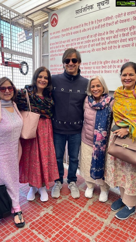 Vivek Oberoi Instagram - Took my loved ones to see the one who loves us the most, our mother, our Mata, Shri Vaishno Devi 🙏 There are incredible diversities in this world, and celebrating the culture and heritage of my nation is a gift I cherish everyday. It is #worldheritageday today and here’s to all of you carrying your heritage and culture from all across the world 🌎 #unicef #heritage #culture #india Vaishnov Devi Mandir, Katra, Jammu