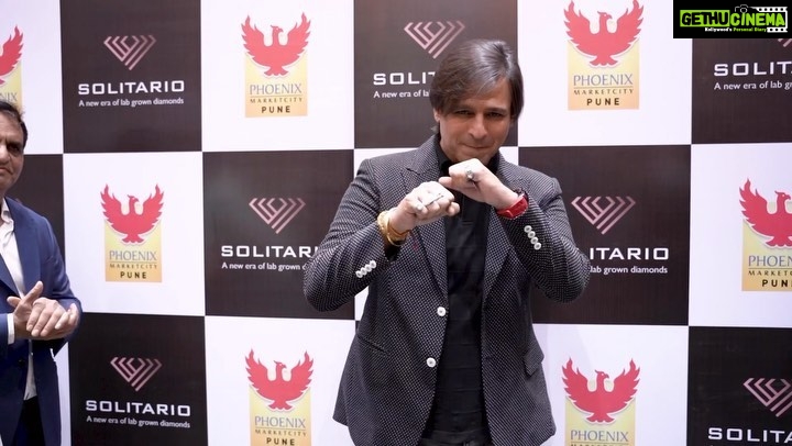 Vivek Oberoi Instagram - We are humbled with the successful Grand Opening of our new store at @phoenixmctypune. Thank you everyone for making it special with your esteemed presence. . . #newstore #opennow #grandopening #cvd #inaugration #openingceremony #labgrowndiamonds #conflictfreediamonds #launchday #punekar #ethicaldiamonds #solitariodiamonds #solitario #sustainablediamonds #cvddiamonds #diamondsareforever #sustainablefashion #ecofriendly #affordable #diamondjewelry #nowopen #vivekoberoi #puneshowroom #affordablefashion #affordableluxury #phoniexmarketcity #pune Phoniex market city, Pune