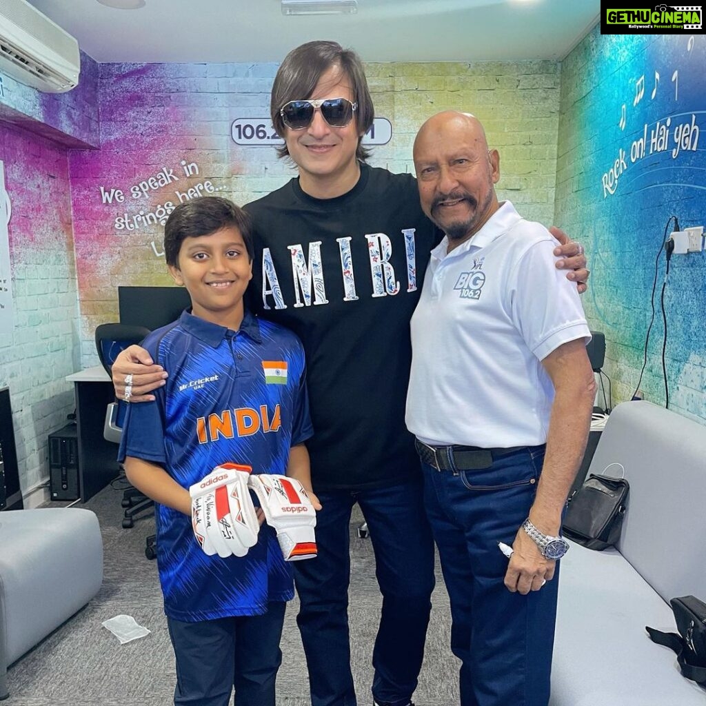 Vivek Oberoi Instagram - Surprised my son by taking him to meet the 1983 cricket star @syedkirmaniofficial at IPL 2023’s pre-match conversation. Turns out our pre-match predictions were right, at the end of it the heart always win🏆💛 #CSK #ipl #ipl2023 #dhoni