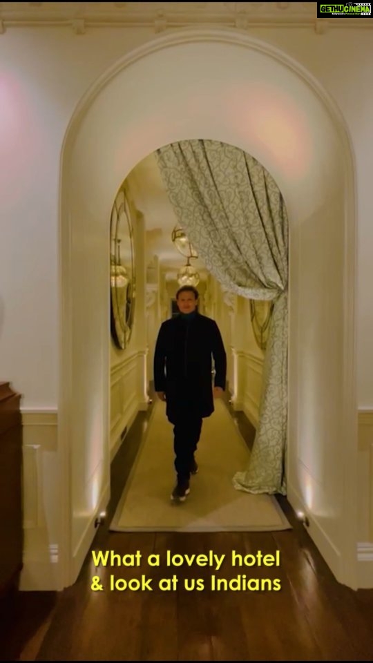 Vivek Oberoi Instagram - देसी इन विदेस । Nothing is more comforting than our roots, there are countless luxuries in the world but some things just don’t change 😉 sach sach batana kya aap bhi aisa hi karte hai ? #travel #reels #birmingham #hotels