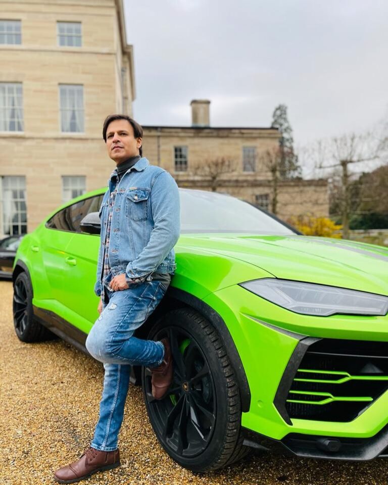 Vivek Oberoi Instagram - Whats green and goes 0-60mph in 3 seconds ? Hint: Not a salad 🥗😉 #cars #potd #wednesday #urus #lamborghini