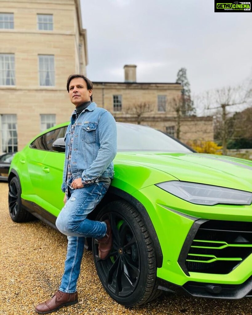 Vivek Oberoi Instagram - Whats green and goes 0-60mph in 3 seconds ? Hint: Not a salad 🥗😉 #cars #potd #wednesday #urus #lamborghini