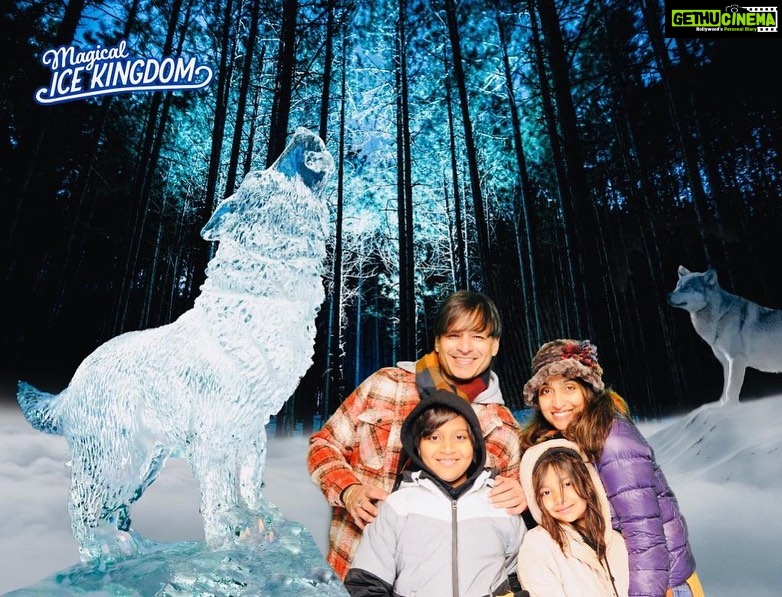 Vivek Oberoi Instagram - In the magical ice kingdom with my starry-eyed, smiling bundles of joy keeping me warm and fuzzy! Truly incredible ice sculptures made by artists here! 💫✨ #magicalkingdom #london #family
