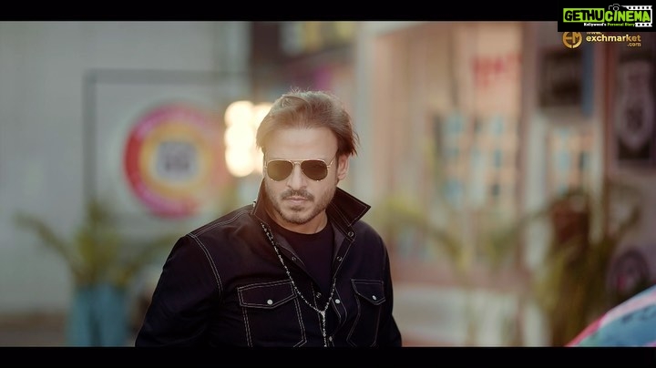 Vivek Oberoi Instagram - India ka first No. 1 licenced betting website www.exchmarket.com Join karna or bhi asan, na koi documentation na hi koi requirement just sight par jayi or signup kare. Jaha per aapko 1st deposit karne pe 10% bonus milega. Yaha aap bahut sare game khel sakte hain, jaise ki teenpatti Soccer, horse racing, kabaddi, rummy, rollate, andar bahar, 500+ casino games. Yaha aapko 24hrs withdrawal aur deposit mil jayegi. ID k liye niche diye gye number pe abhi contact kare Ya Setbet.com par signup karo. www.exchmarket.com se karo ash khel ke banayo cash .