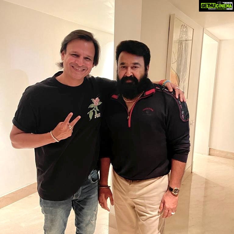 Vivek Oberoi Instagram - Happy bday @mohanlal Aten! Such a pleasure bringing in your bday last night! May god bless you with good health and a long life! May you keep inspiring us with your magical performances! Love you always, your “#Bobby”