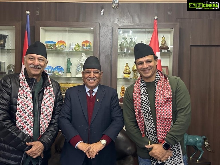 Vivek Oberoi Instagram - Kindness makes people beautiful ❤️ Had the honour of meeting the ever so warm; former Prime Minister of Nepal, Shri Pushpa Kamal Dahal who’s popularly known as Prachanda 🙏🏻 Thank you sir for having us and giving us so much respect, warmth and love 🙏🏻 #nepal #pushpakamaldahal #prachanda #potd #nepaldiaries #sureshoberoi