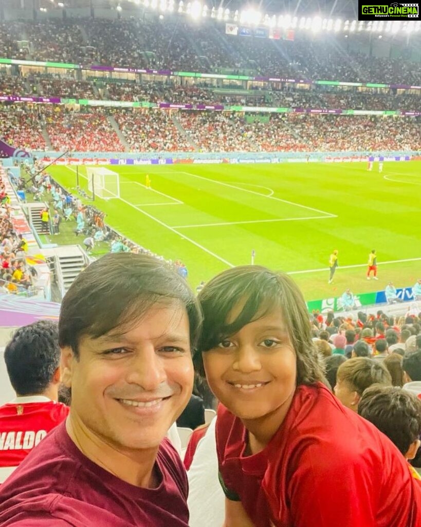 Vivek Oberoi Instagram - Definitely a match worth witnessing, had the entire stadium on their tiptoes till the final goal⚽ @thekfa changed the whole game around with their play against @portugal this @fifaworldcup Which team were you supporting? #SouthKorea 🇰🇷 vs #Portugal 🇵🇹 #fifaworldcup #qatar2022 #fifa DOHA - Qatar