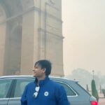 Vivek Oberoi Instagram - Hunting for a chai tapri in the dewy mist of early dawn in #delhi Let me know if you guys are team chai or team coffee in the captions below ? #travel #reels #sunrise #chai