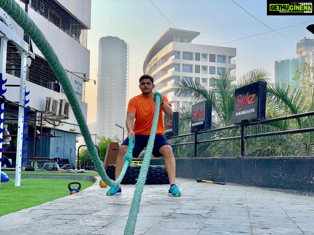 Vivian Dsena Instagram - He hired me to train him..Godbless Him @initeesh #mainmeremanagernahi #merebhaikatrainer