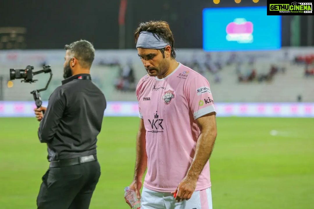 Vivian Dsena Instagram - “What I do is play football and that’s what I like the most in my life.” Lionel Messi #footballfever #footballboy #footballforlife #asfcvsemiratesunited #playingforhumanity #dubaimatch #allstarsfc Dubai