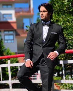 Vivian Dsena Instagram - Meet Ranveer🔥🔥...
The Countdown begins ⏳😉!

#sirftum #colorstv  #Ranveer 
#countdown