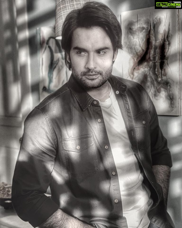 Vivian Dsena Instagram - Goodnight! Sweet Dreams😉😘 #viviandsena #vdians #sirftum #Ranveer #colorstv