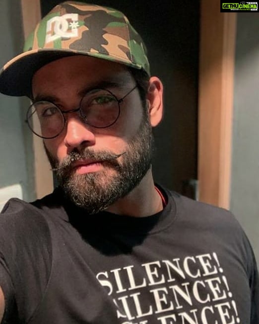Vivian Dsena Instagram - Going through my phone; Found an Old Photo thought you Guys will like to see 😉😎 #throwback #viviandsena #silence #wednesdaywisdom #vdians