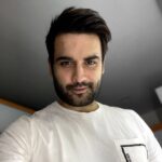 Vivian Dsena Instagram - To give up on the long hair after a year&half was really tough decision to make...But When My Fans chose Short Hair , Hesitation had No Place then... #viviandsena #transformationchallenge #longtoshortmakeover #shorthair #fanschoice #fanslove #vdians