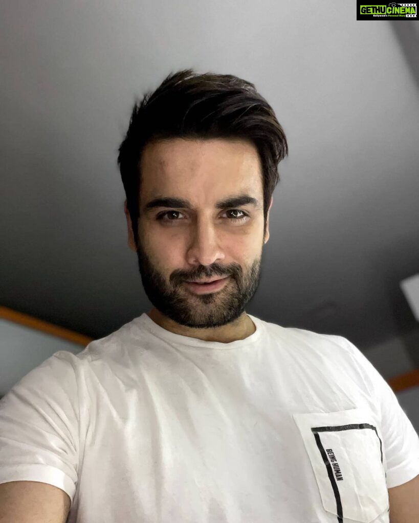 Vivian Dsena Instagram - To give up on the long hair after a year&half was really tough decision to make...But When My Fans chose Short Hair , Hesitation had No Place then... #viviandsena #transformationchallenge #longtoshortmakeover #shorthair #fanschoice #fanslove #vdians