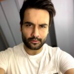 Vivian Dsena Instagram - To give up on the long hair after a year&half was really tough decision to make...But When My Fans chose Short Hair , Hesitation had No Place then... #viviandsena #transformationchallenge #longtoshortmakeover #shorthair #fanschoice #fanslove #vdians