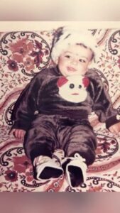 Vivian Dsena Instagram - Same Smile … Same Innocence 😇😜

#tb  #childhoodmemories #alwayssmile 
#nostalgia #reelkarofeelkaro