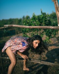 Wamiqa Gabbi Instagram - Jahaan se aapka darr khatam hota hai, vahin se aapki zindagi shuru hoti hai.. 📸 @bharat_rawail 💄 @reshammordani