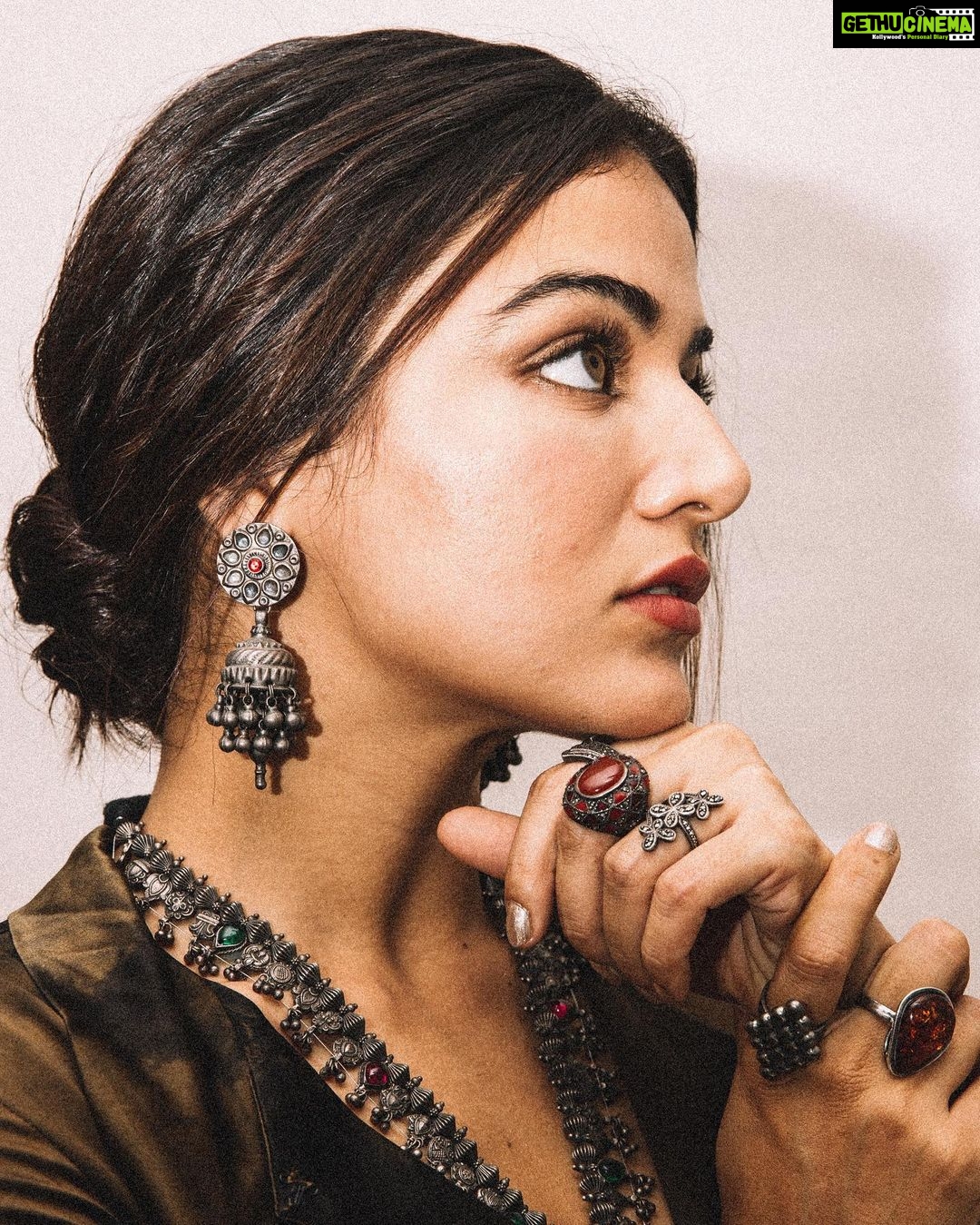 Wamiqa Gabbi Instagram - “एक पीढ़ी का पाखंड अगली पीढ़ी की परंपरा बन जाता है ।” . Stylist @dhruvadityadave Dress @deme_love_ by @gabriellademetriades Jewellery @silverstreakstore Make up @jyotiiadvani.artistry Hair @the_art_case_byfarah Photographs @themihirthakkar