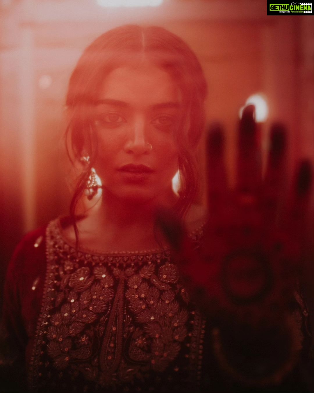 Wamiqa Gabbi Instagram - Mehndi Ni Mehndi Aaj Ralkey Lavan ayia ne Behna Te Parjayian __ Indian actor & artist Wamiqa Gabbi (@wamiqagabbi) adorns our Sindoori Sitara kameez; paired with embroidered peshawari salwar in velvet Silk and a tulle Odhni. The bridal ensemble is hand-embellished with meticulous Gota Warq, Dori and zardosi with motifs inspired by a the cypress Tree of Life and peacocks. U N V E I L I N G ๐๐๐๐๐ฎ๐ฅ . เคฌเคพเคฌเฅเคฒ . เจฌเจพเจฌเฉเจฒ Leaving the Nest ๐๐ข๐ฌ๐๐จ๐ฏ๐๐ซ ๐ญ๐ก๐ ๐ฅ๐จ๐จ๐ค ๐จ๐ง ๐ฐ๐ฐ๐ฐ.๐ญ๐จ๐ซ๐๐ง๐ข.๐ข๐ง ๐๐ง๐ ๐๐ญ ๐จ๐ฎ๐ซ ๐๐ฅ๐๐ ๐ฌ๐ก๐ข๐ฉ ๐ฌ๐ญ๐จ๐ซ๐ ๐ข๐ง ๐๐ก๐๐ง ๐๐๐ซ๐ค๐๐ญ, ๐๐๐ฅ๐ก๐ข. #ToraniIndia #ToraniWeddings #Baabul