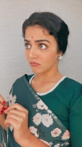 Wamiqa Gabbi Instagram - Film mein filmy acting nahin karu toh aur kya karu? Watch #Jubilee all episodes streaming on @primevideoin 💙