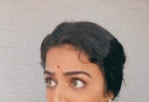 Wamiqa Gabbi Instagram - Film mein filmy acting nahin karu toh aur kya karu? Watch #Jubilee all episodes streaming on @primevideoin 💙