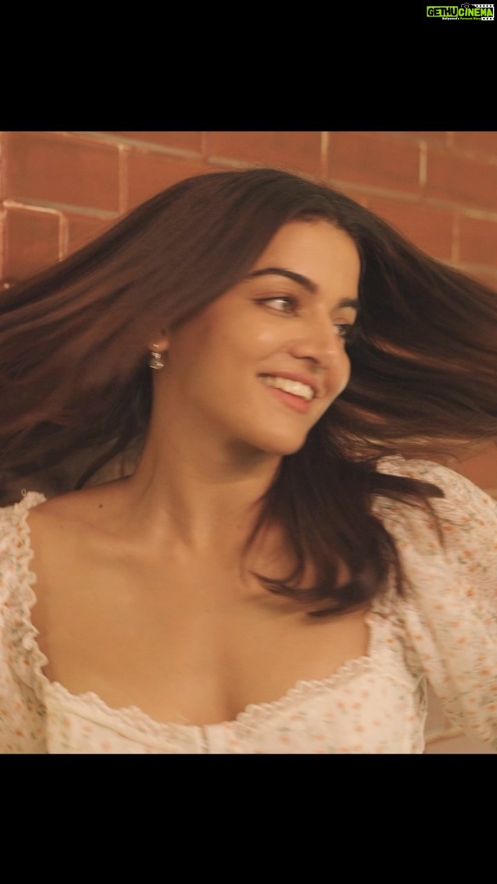 Wamiqa Gabbi Instagram - The Perfect Sandals from my @happenstanceofficial , aka technology sandals engineered for long hours of standing and walking. I love that these sandals work with our feet, offering adequate support and plush comfort during the gait phases. Hug-like padded straps, pillowy footbed, and responsive outsoles in a custom-fit design language. Happiness really does happen from the smallest details. SHOP THE PERFECT SANDALS ONLY AT HAPPENSTANCE.COM @happenstanceofficial x Wamiqa Gabbi #MyHappenstance #PerfectSandals #TechnologySandals #EngineersOfComfort #WomensFashion #ComfortableShoesAndSandals
