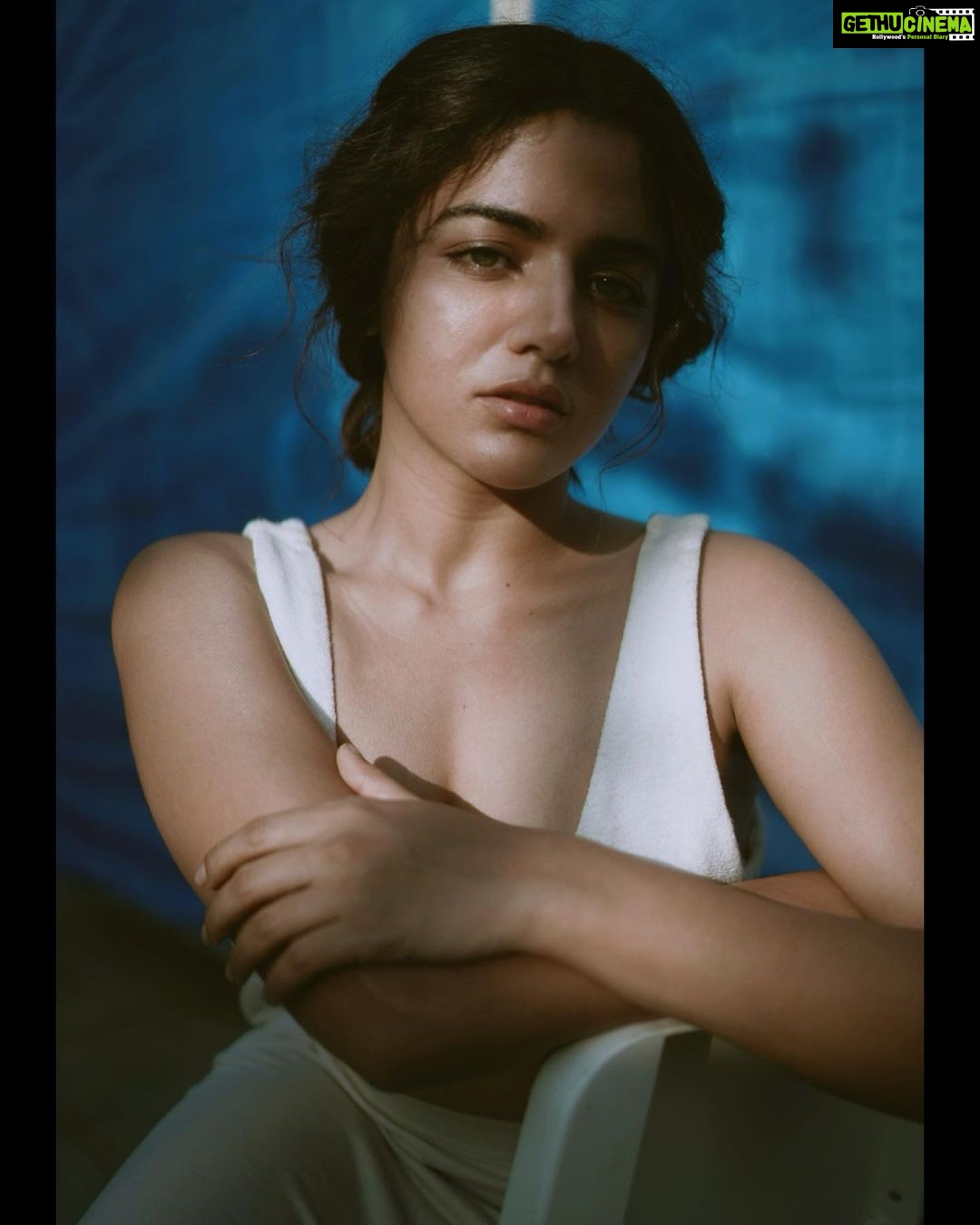 Wamiqa Gabbi Instagram - प्रेम लक्ष्य है, जीवन यात्रा । . . 📸 by my cutay @kpkushal_