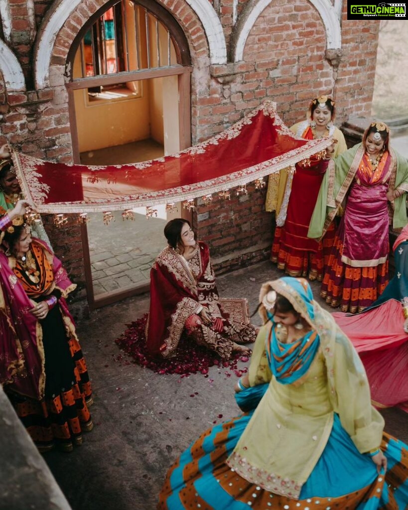Wamiqa Gabbi Instagram - Mehndi Ni Mehndi Aaj Ralkey Lavan ayia ne Behna Te Parjayian __ Indian actor & artist Wamiqa Gabbi (@wamiqagabbi) adorns our Sindoori Sitara kameez; paired with embroidered peshawari salwar in velvet Silk and a tulle Odhni. The bridal ensemble is hand-embellished with meticulous Gota Warq, Dori and zardosi with motifs inspired by a the cypress Tree of Life and peacocks. U N V E I L I N G 𝐁𝐚𝐚𝐛𝐮𝐥 . बाबुल . ਬਾਬੁਲ Leaving the Nest 𝐃𝐢𝐬𝐜𝐨𝐯𝐞𝐫 𝐭𝐡𝐞 𝐥𝐨𝐨𝐤 𝐨𝐧 𝐰𝐰𝐰.𝐭𝐨𝐫𝐚𝐧𝐢.𝐢𝐧 𝐚𝐧𝐝 𝐚𝐭 𝐨𝐮𝐫 𝐟𝐥𝐚𝐠𝐬𝐡𝐢𝐩 𝐬𝐭𝐨𝐫𝐞 𝐢𝐧 𝐊𝐡𝐚𝐧 𝐌𝐚𝐫𝐤𝐞𝐭, 𝐃𝐞𝐥𝐡𝐢. #ToraniIndia #ToraniWeddings #Baabul